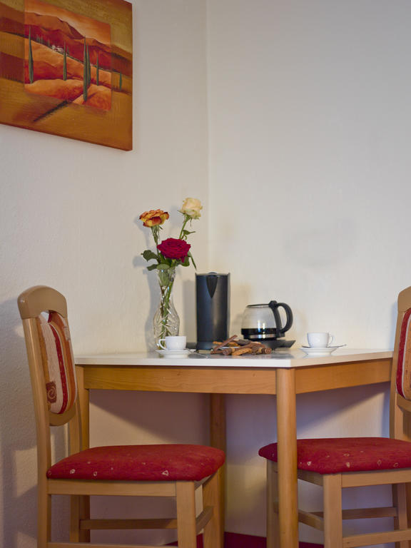 Hotel Garni Vier Jahreszeiten Bad Fussing Ruang foto