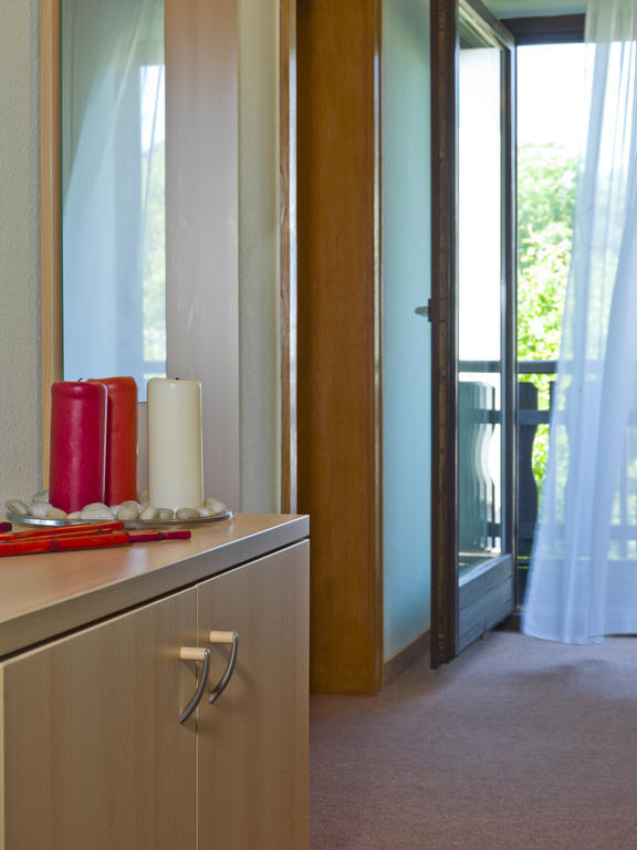 Hotel Garni Vier Jahreszeiten Bad Fussing Ruang foto